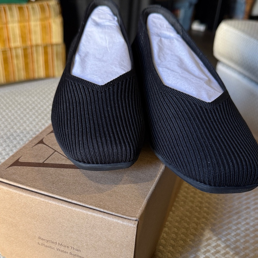 Black Women's Flats